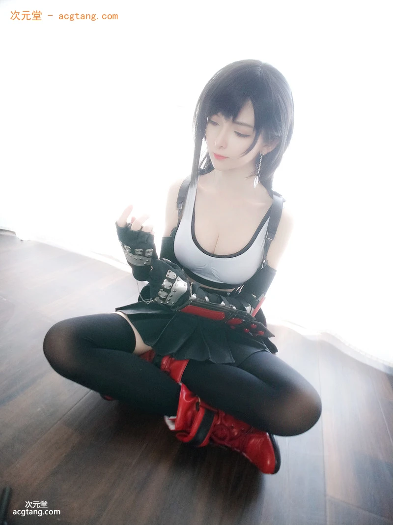 微博知名coser@一小央泽cosplay最终幻想VII女神蒂法写真图片